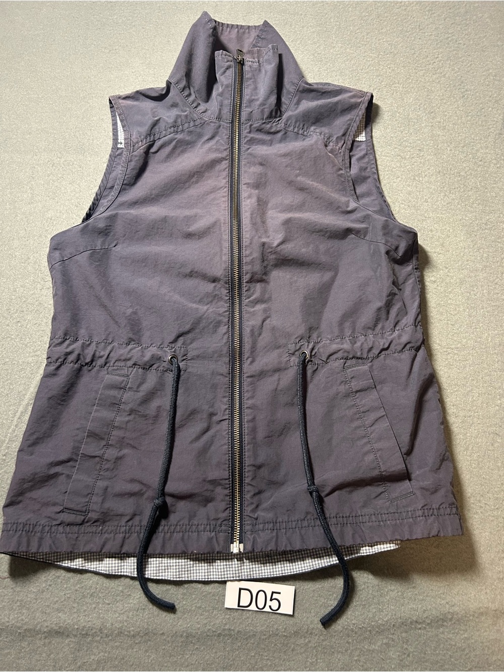 Columbia Sportswear Light-Weight Vest in Charcoal and Blue